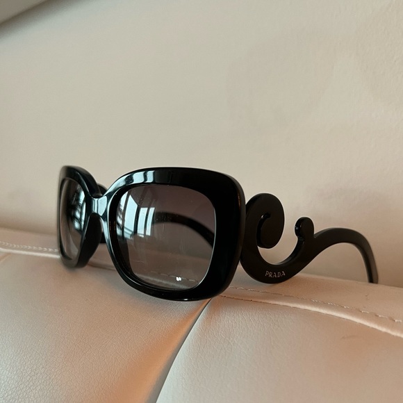 🕶️ Prada sunglasses - Picture 1 of 7